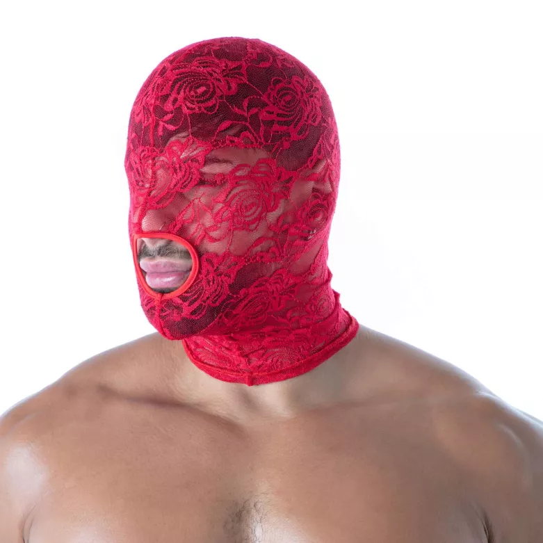 Une Cagoule Bouche Ouverte en Dentelle Fluide Rouge