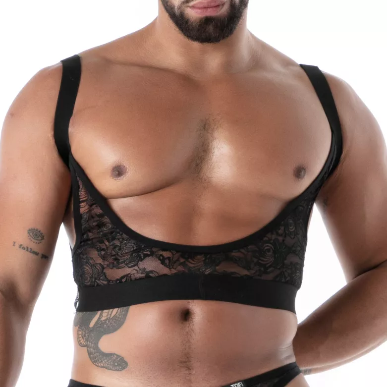 porte-jarretelles en dentelle fluide noir en tant que crop top