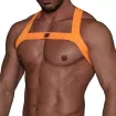 Harnais Elastique Fetish Orange Fluo de cote avec un short patriot blanc